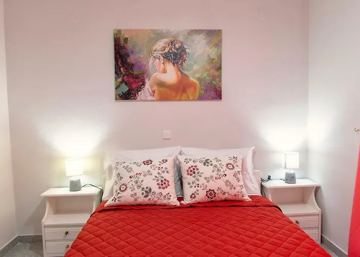 Lazaros Home 1