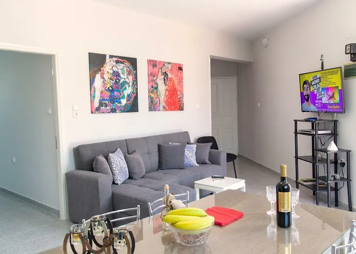 Lazaros Home 1